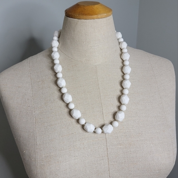 Chunky White Vintage Necklace with Clasp - Picture 2 of 6